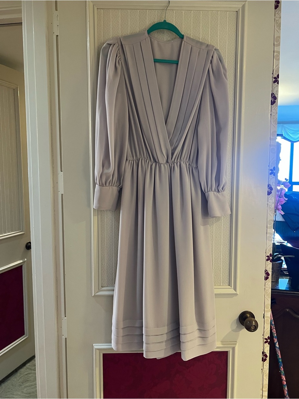 Elegant V-Neck Puff Sleeve Midi Dress in Light Gray